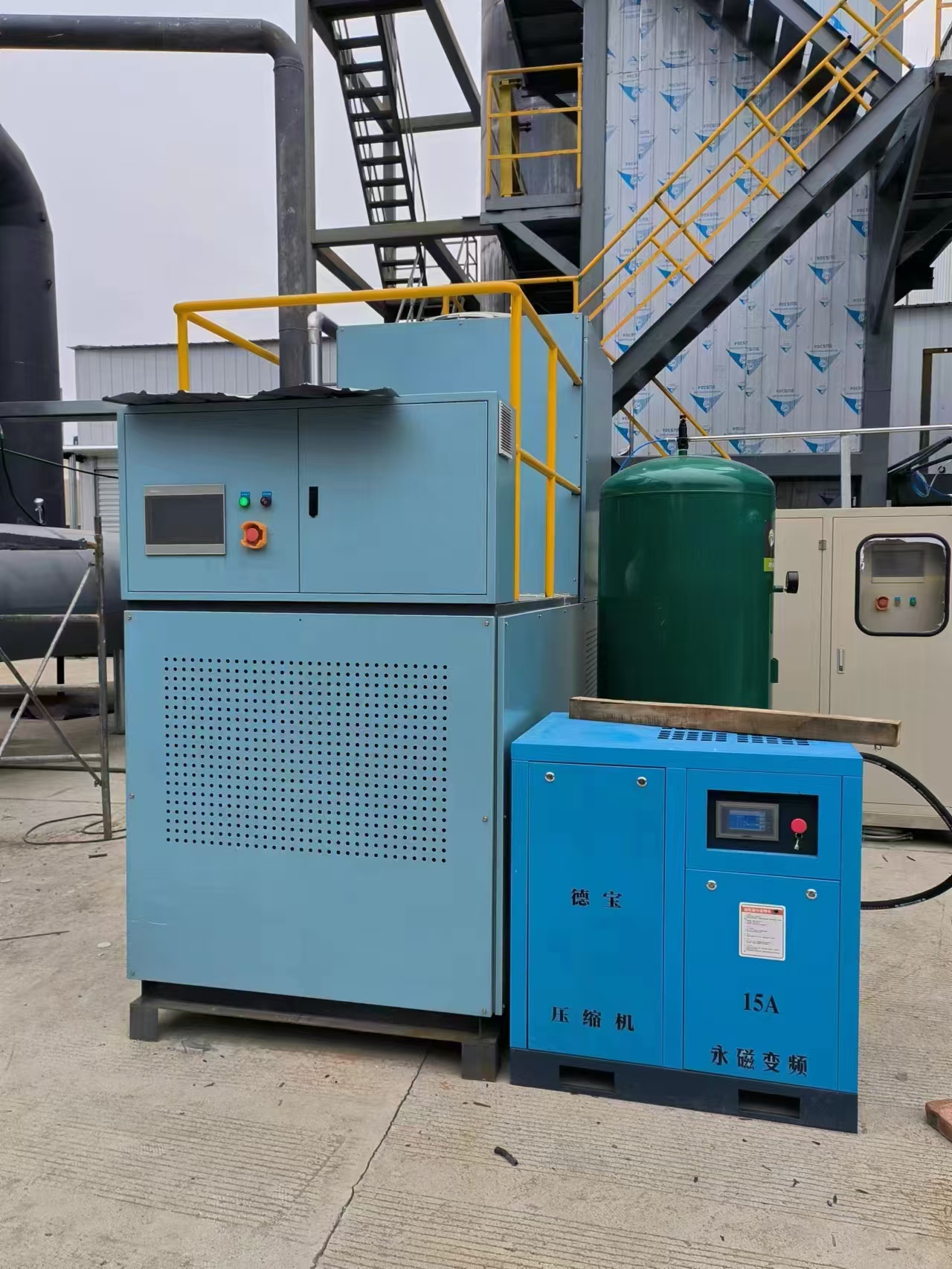 玻璃窑炉低温SCR脱硝项目，选用低温SCR催化剂，180-200°C区间完成高效脱硝，2024年投运